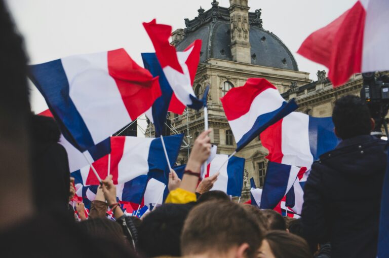 Naturalisation française 2 ans de résidence au lieu de 5 pour les diplômés